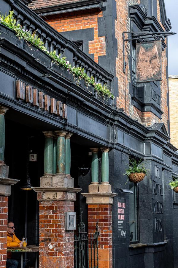 The Wolfpack Inn London Exterior photo